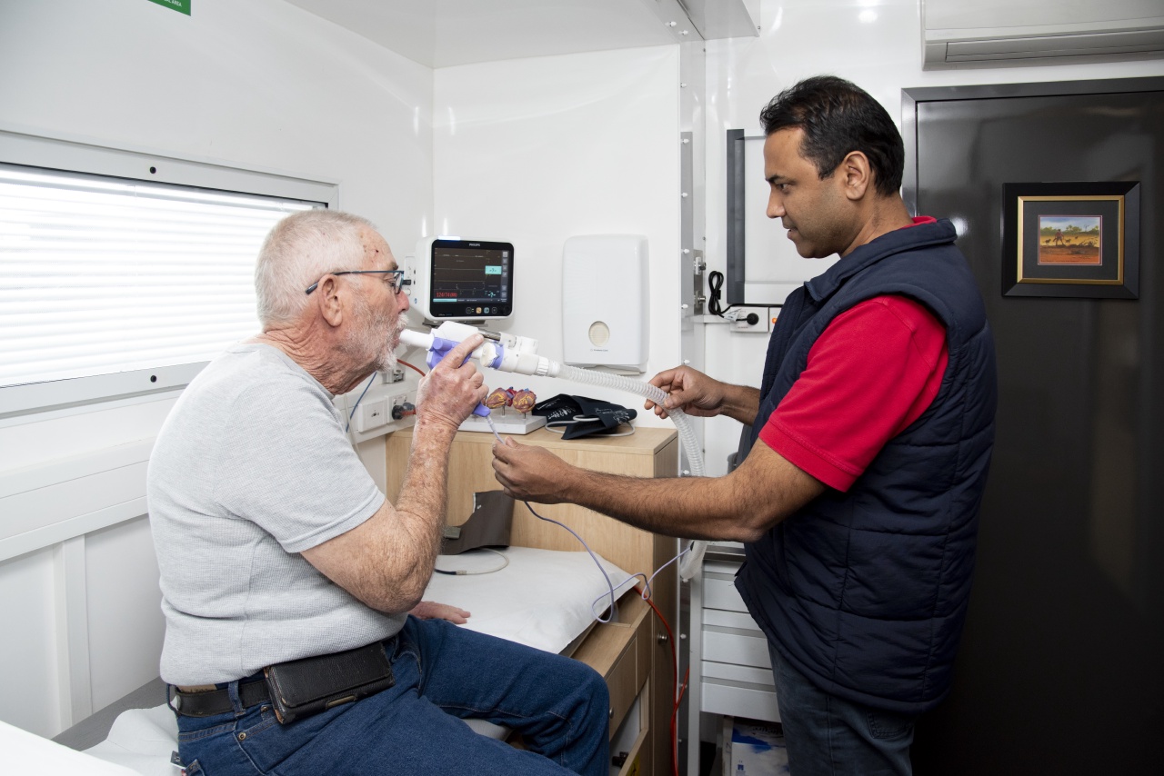 Pruebas de función pulmonar con el EasyOne Pro LAB en una unidad móvil